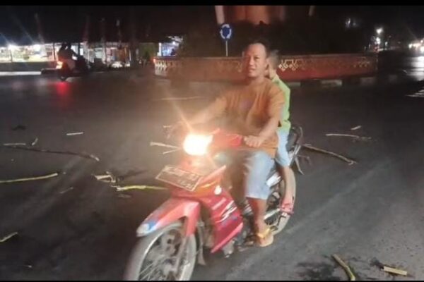 Diduga Truk Bermuatan Tebu Overload, Kabel Listrik Putus di Panaragan Jaya, Warga Terancam Bahaya