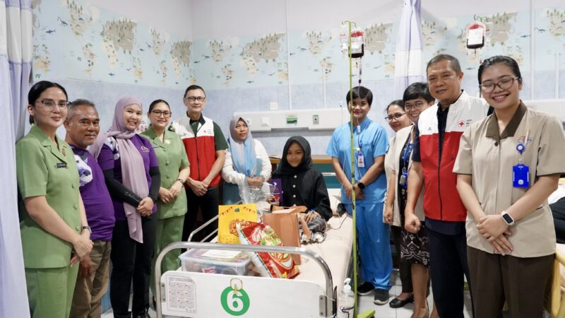 Serahkan Bantuan, Persit KCK Koorcab Rem 043 Beri Dukungan ke 13 Anak Penderita Thalasemia