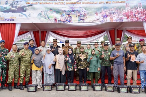 HUT ke-81 TNI, Korem 043/Gatam Ikuti Bazar Murah di Bandar Lampung