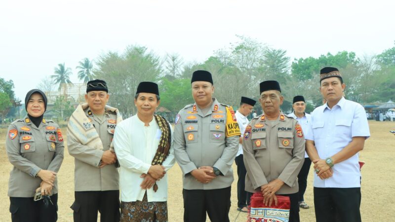 Kapolres Tulang Bawang Barat bersama Forkopimda Laksanakan Sholat Istisqa, Ikhtiar Bersama Hadapi Kemarau Panjang