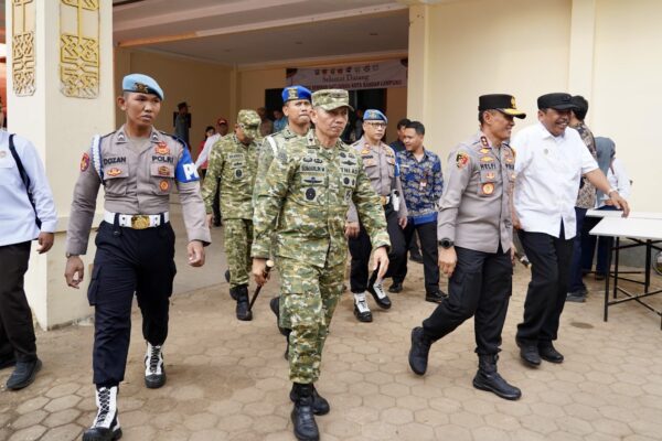 Dihadiri 4.000 Anggota, Danrem 043/Gatam Ikuti Apel Akbar Linmas di Bandar Lampung