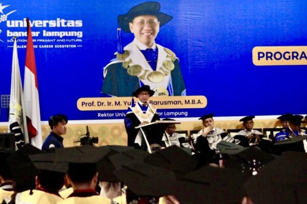 Lulusan Sarjana Tak Hanya Bekal Ijazah, UBL Kenalkan Professional Passport di Momen Wisuda ke-76