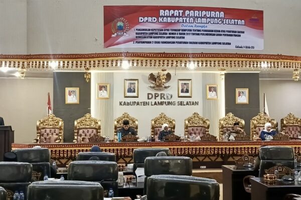 Dihadiri Bupati Egi, DPRD Lampung Selatan Bahas Dua Ranperda di Paripurna