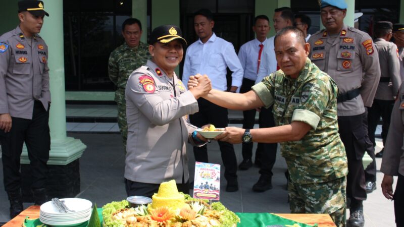 Polres Pesisir Barat Berikan Kejutan HUT ke-81 TNI, Perkuat Sinergitas TNI-Polri