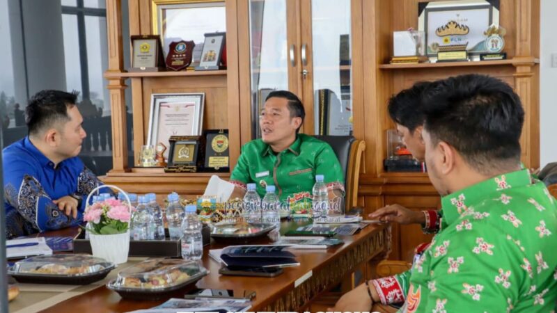 Bupati Dedi Irawan Upayakan Akses Kuliah Terjangkau untuk Pemuda Pesisir Barat