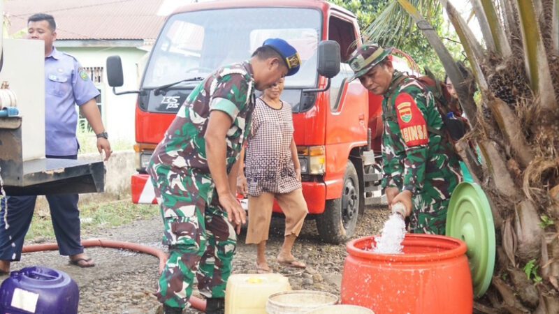 Wujud Bakti TNI AD, Air Bersih Disalurkan ke Warga Lampung dan Bengkulu